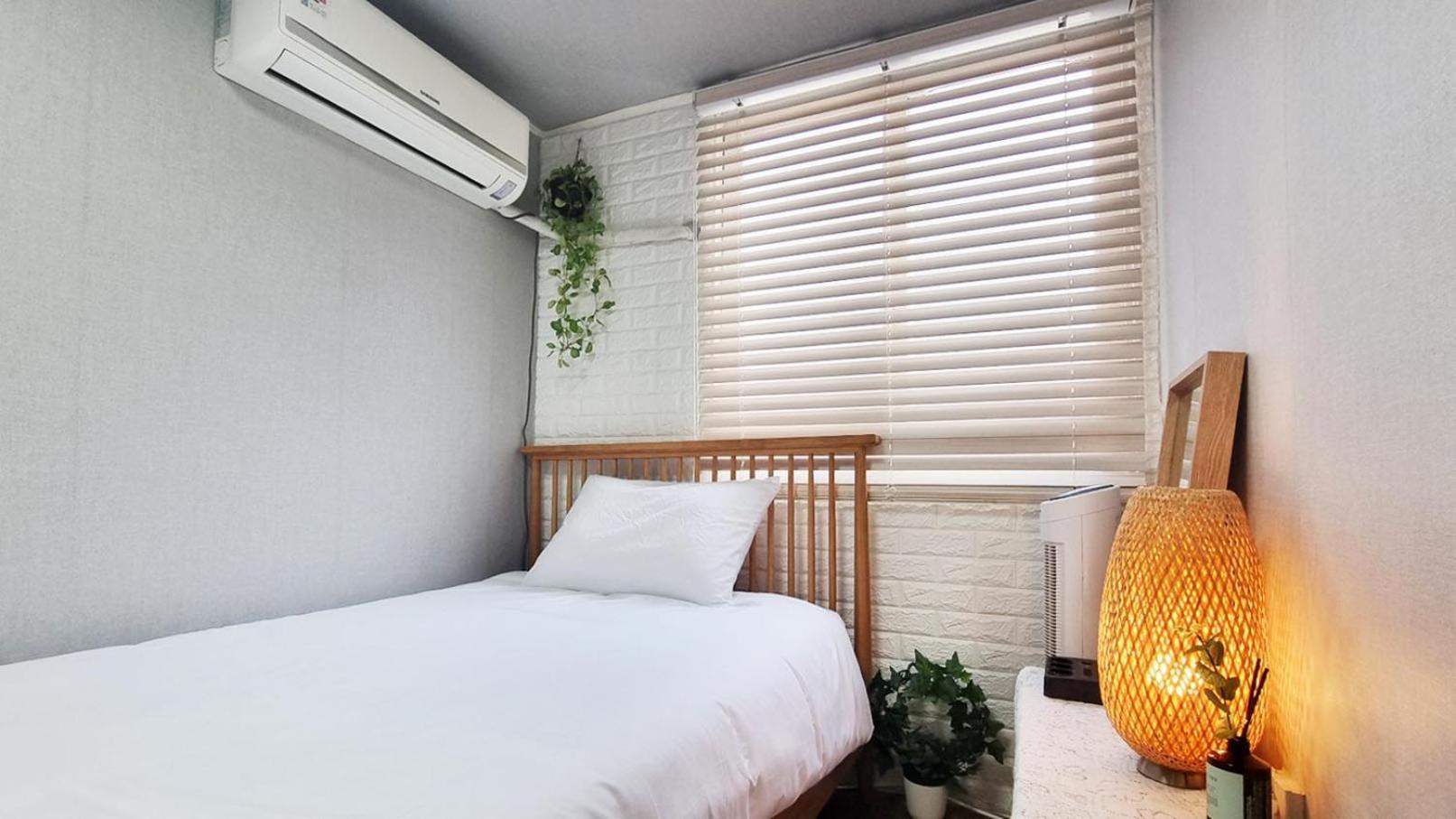 Apartment 홍대 인근 이대역 # E202 *